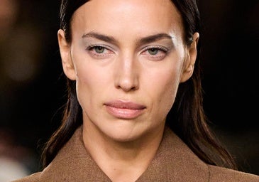 Esta modelo utiliza este contorno de ojos para rejuvenecer su mirada al instante